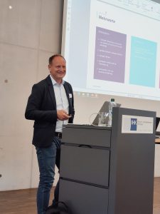 Michael Krieger bei I(I)oT-Vortrag der IHK Reutlingen: Für analoge Produkte digitalen Mehrwert schaffen